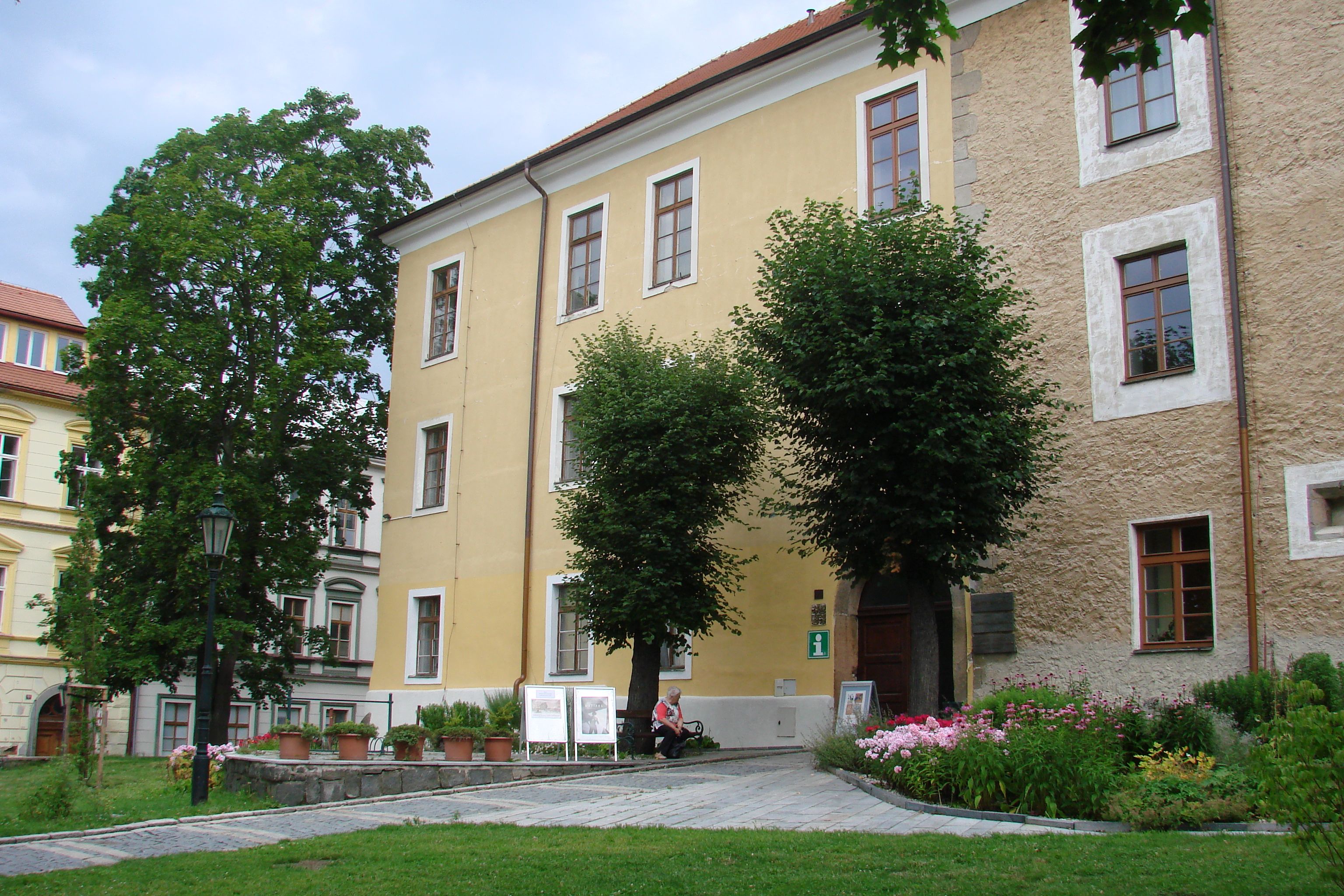 Zámeček-Ernestinum