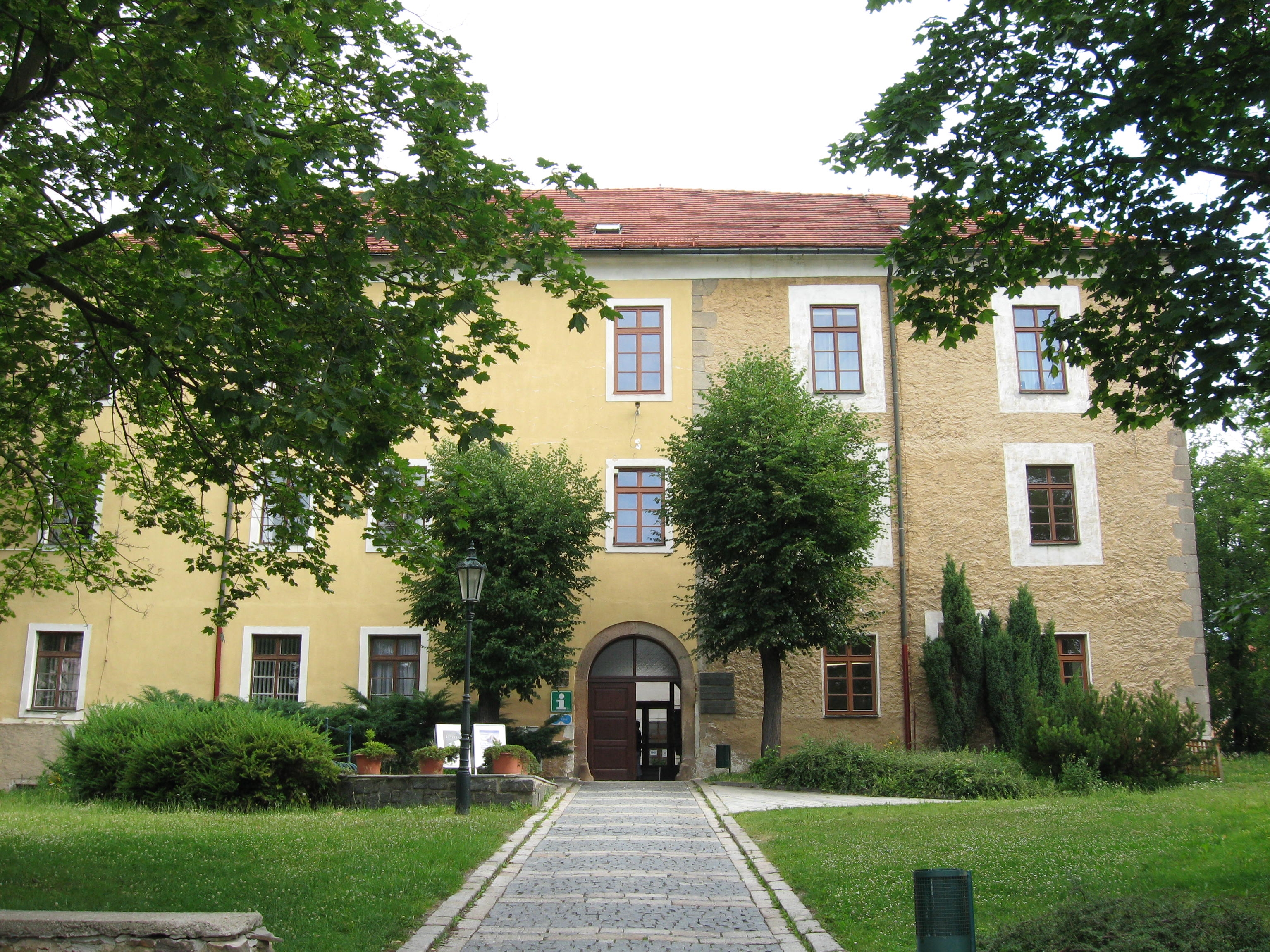 Zámeček-Ernestinum