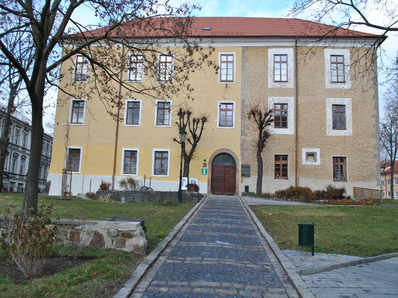 Zámeček - Ernestinum čeká v příštím roce výměna oken - 1