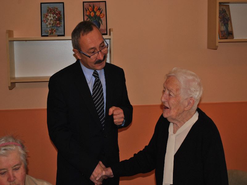Občanka Příbrami oslavila 100 let, gratulovat přišli i zástupci města - 5