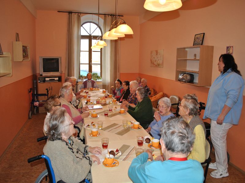 Občanka Příbrami oslavila 100 let, gratulovat přišli i zástupci města - 7