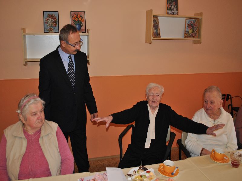 Občanka Příbrami oslavila 100 let, gratulovat přišli i zástupci města - 9