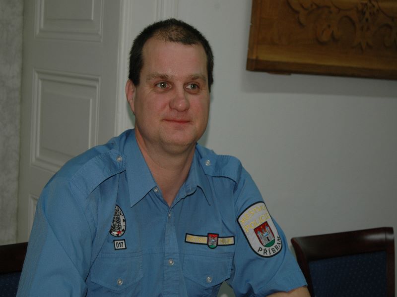 Za záchranu lidského života dostal strážník Městské policie Příbram Tomáš Wilda kázeňskou odměnu - DSC_0184