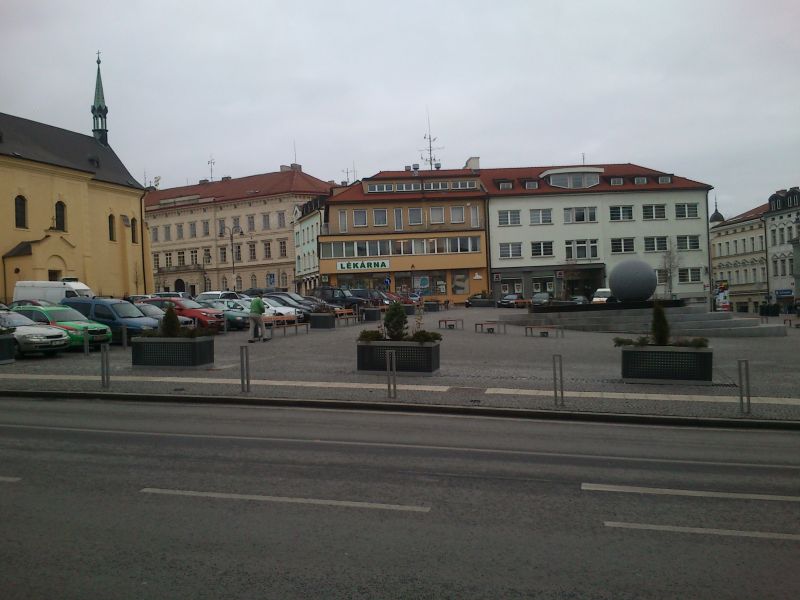 Pohled na náměstí - kašna