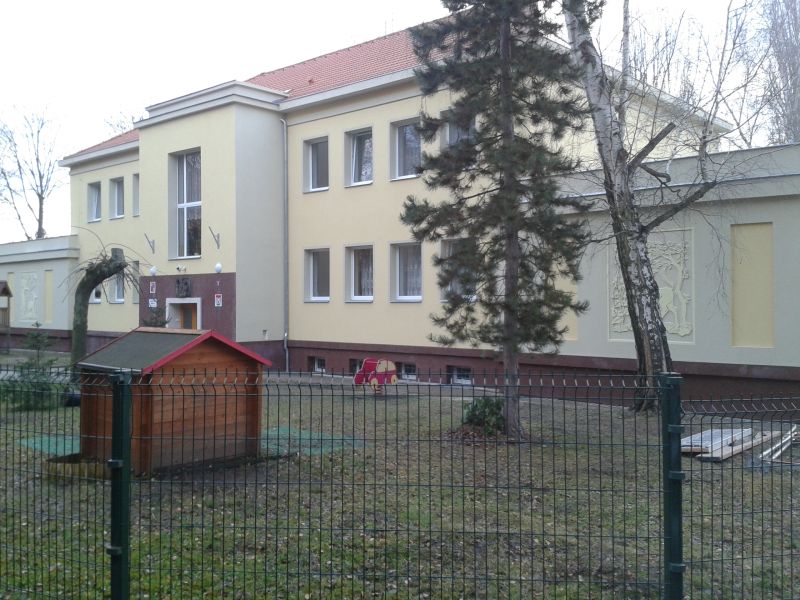 Pohled na zateplenou budovu MŠ