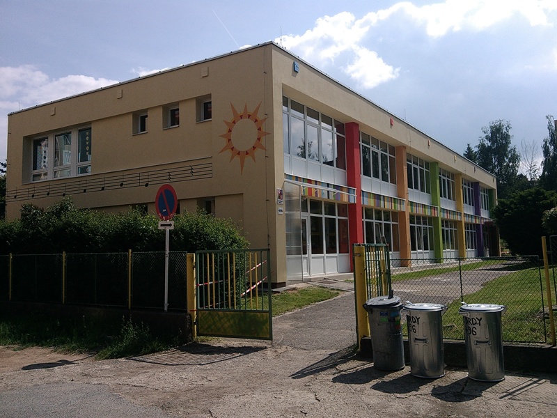 Pohled na zateplenou budovu MŠ