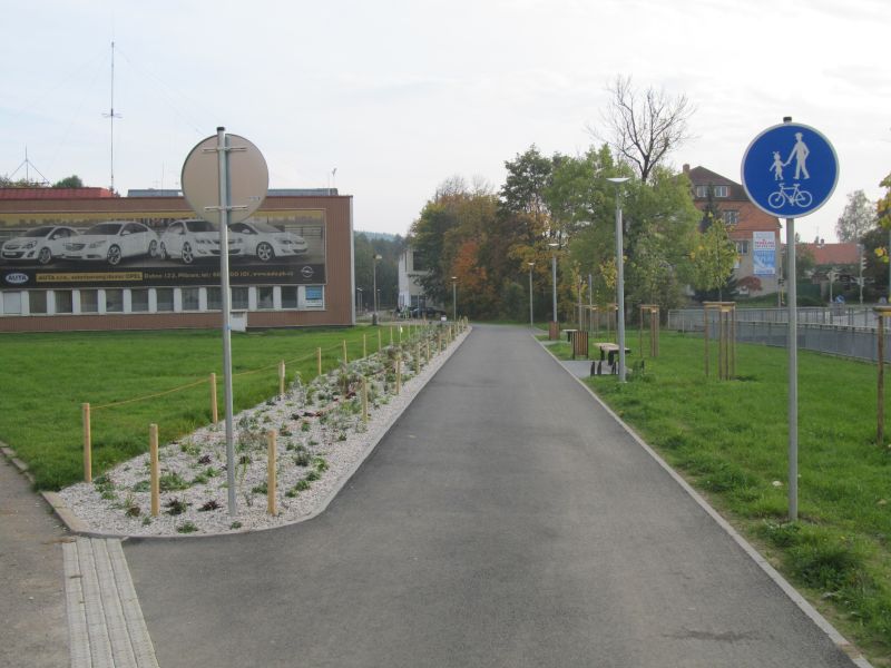 Cyklostezka - pohled na úsek u Q-klubu