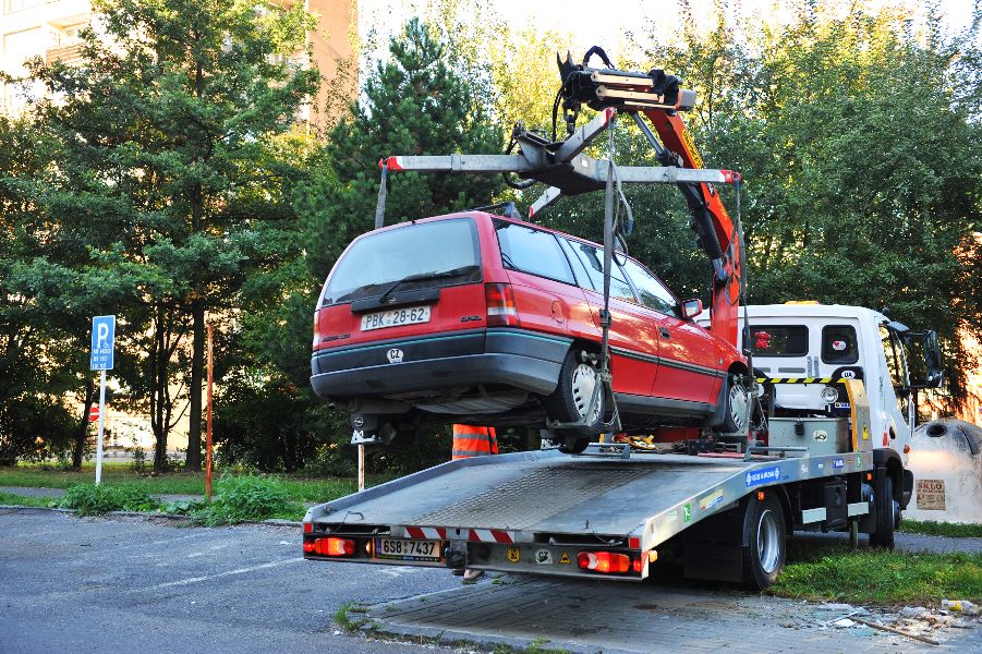 Ceny za odtah a parkovné odtaženého osobního automobilu zůstávají stejné, byly však osvobozeny od DPH - odtah