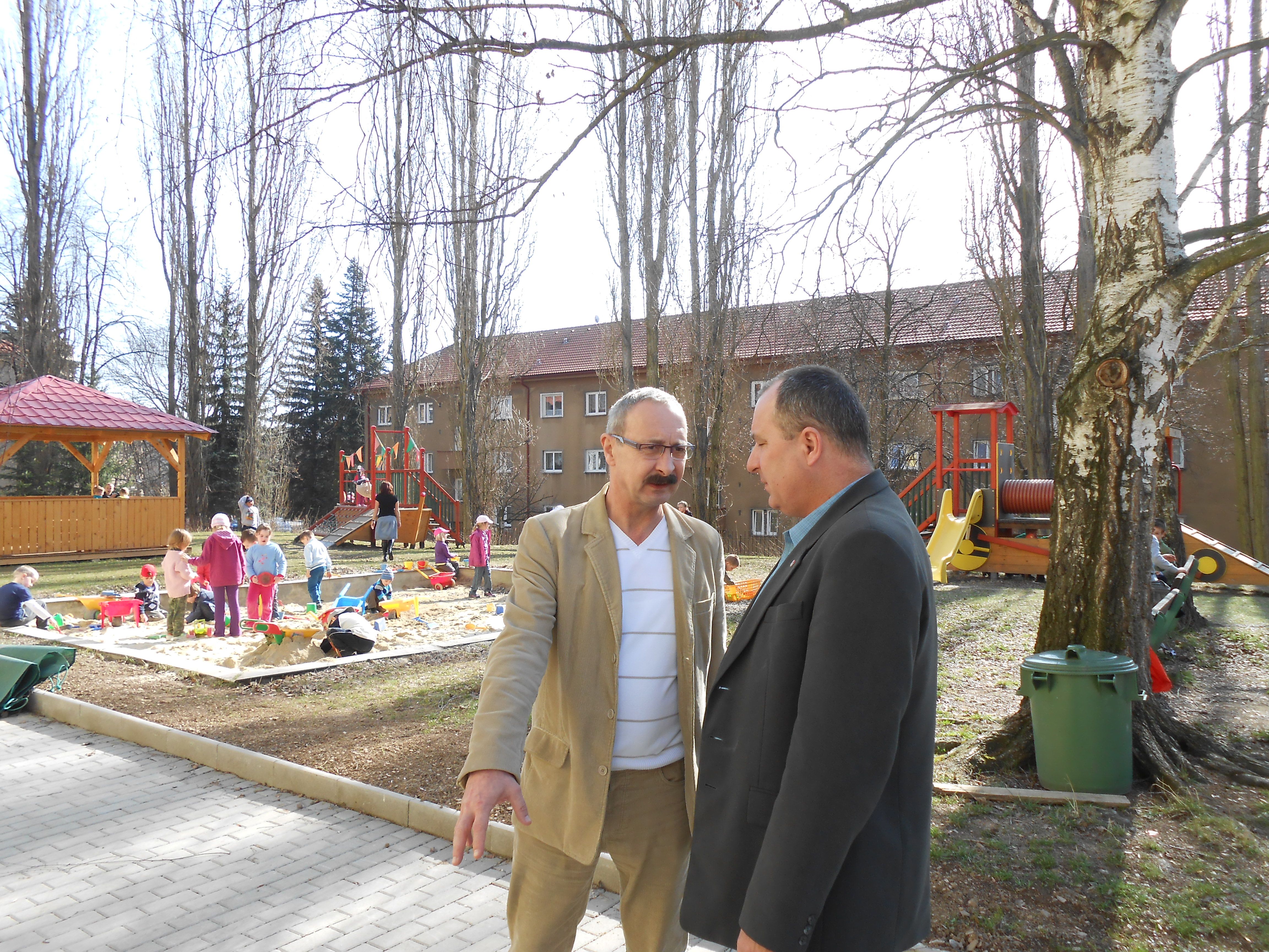 Místostarosta MUDr. Ivan Šedivý a radní Ing. Juraj Molnár si prohlédli mateřské školy. - m_scaron__1
