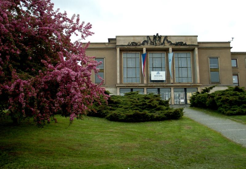 Vestavba venkovního výtahu u Divadla A. Dvořáka v Příbrami se zatím realizovat nebude, město nezískalo dotační titul - 041_Divadlo