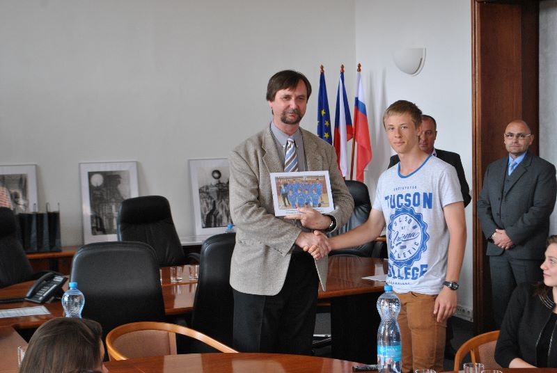 Mladí volejbalisté Příbrami navštívili radnici - 2