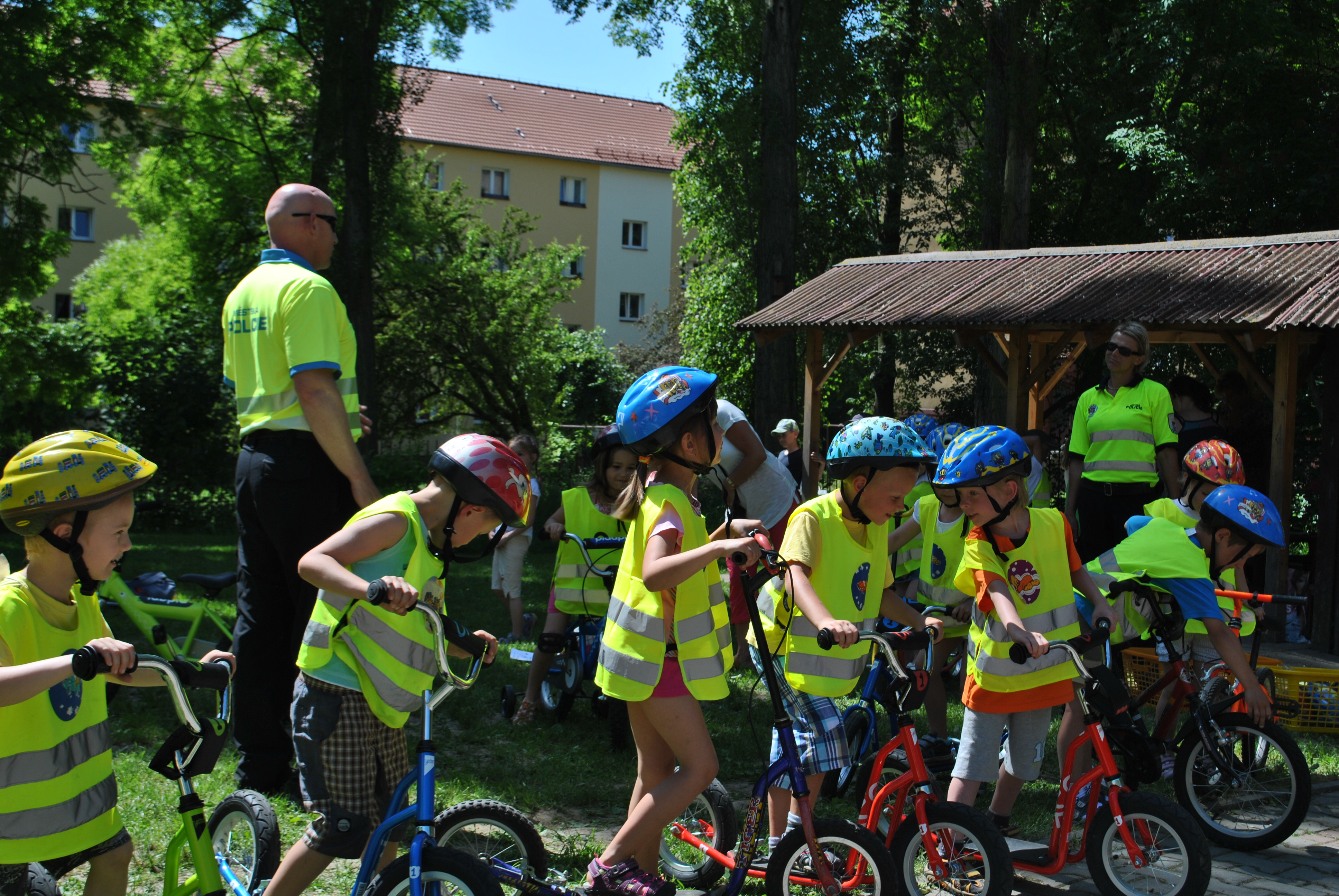 Děti z příbramských mateřinek se učily základy dopravní výchovy a zdravovědy - 1
