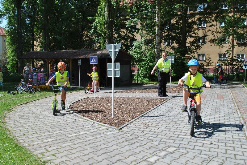 Děti z příbramských mateřinek se učily základy dopravní výchovy a zdravovědy - 4