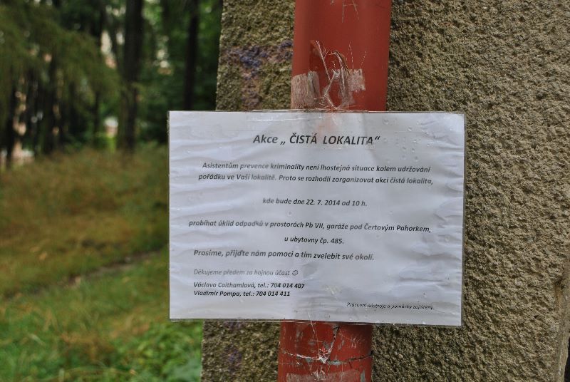 Asistenti prevence kriminality zorganizovali úklid v okolí ubytoven Pod čertovým pahorkem - DSC_0008