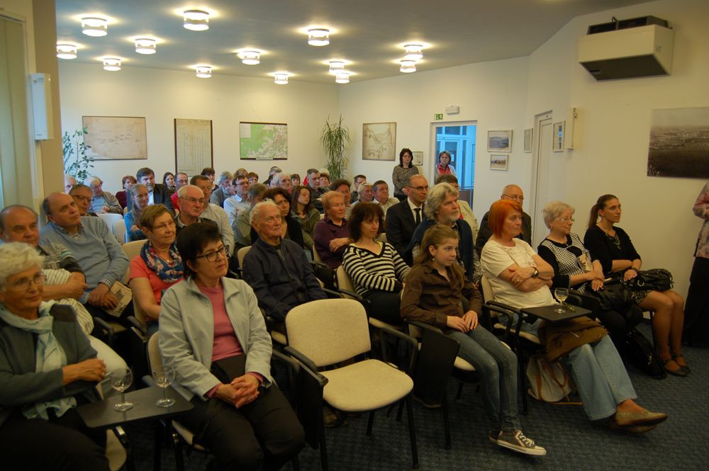 V archivu byla slavnostně představena publikace o příbramské synagoze - kniha_3