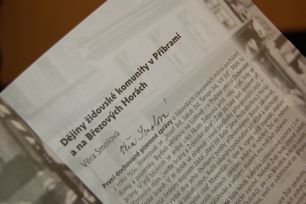 V archivu byla slavnostně představena publikace o příbramské synagoze - kniha_5