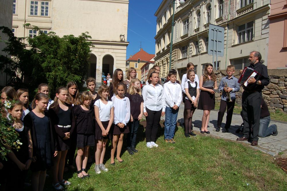 V Příbrami byl odhalen pomník židovským obětem holokaustu - pomnik_4