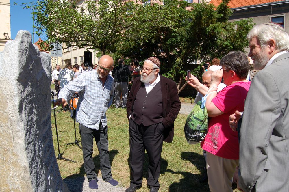 V Příbrami byl odhalen pomník židovským obětem holokaustu - pomnik_6