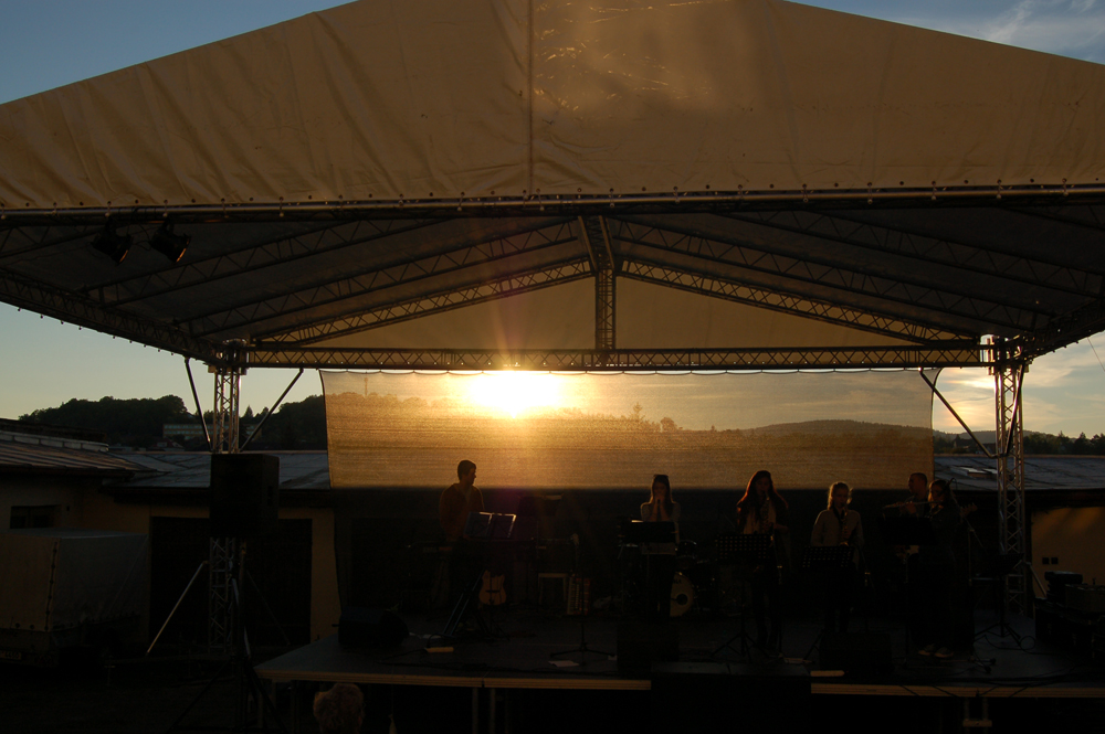 Město má své vlastní pódium - podium02