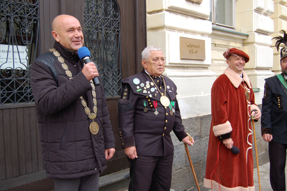 Příbramský „skok přes kůži“ 2015 - skok%206
