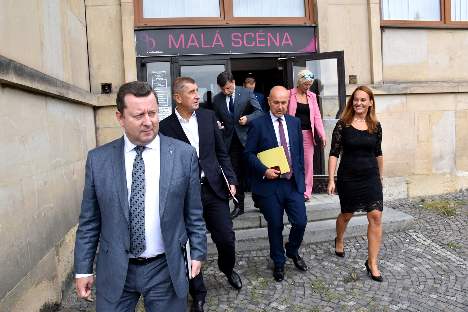Předseda vlády a ministr kultury v pátek navštívili kulturní dům - 03