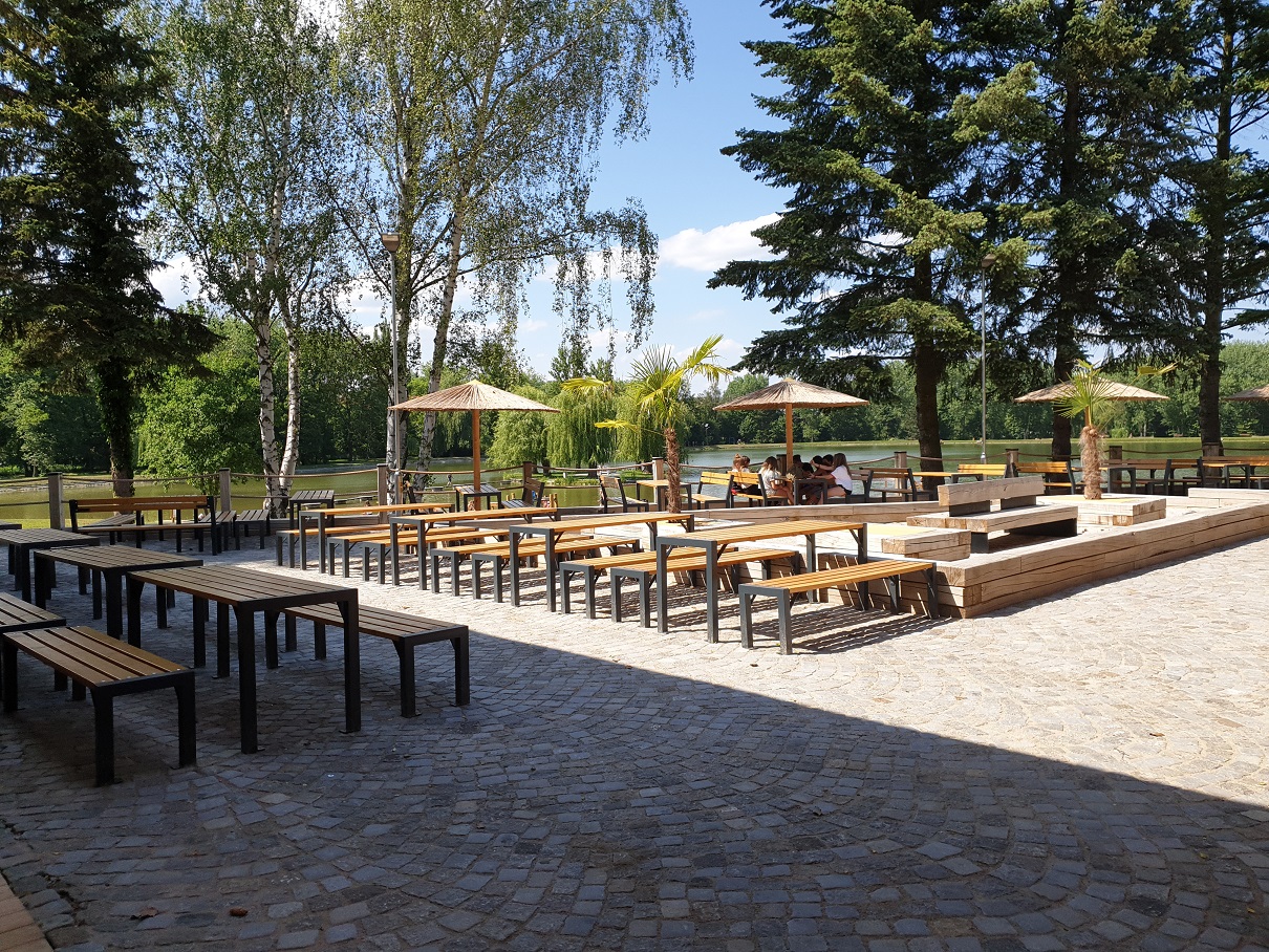 SeZaM bistro na Nováku je ode dneška v provozu - AKTUALIZOVÁNO - posezen%C3%AD