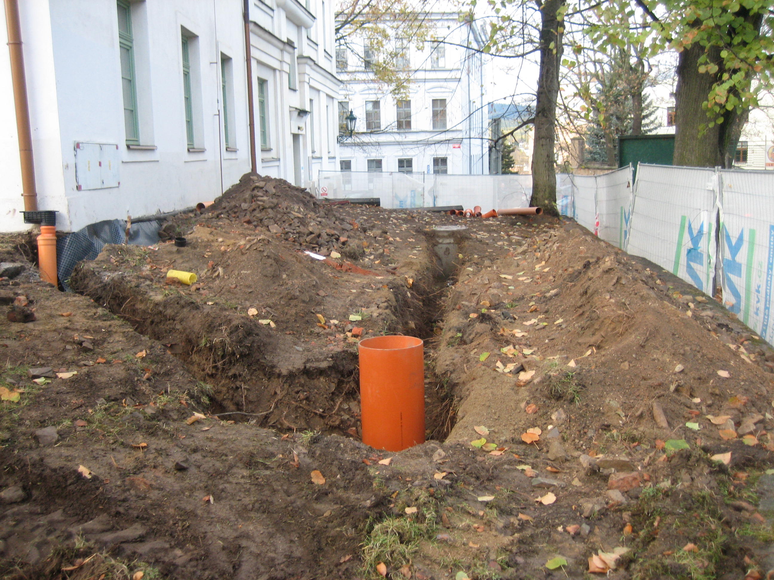 Zámeček - Ernestinum - odvlhčení obvodových zdí - IMG_1538