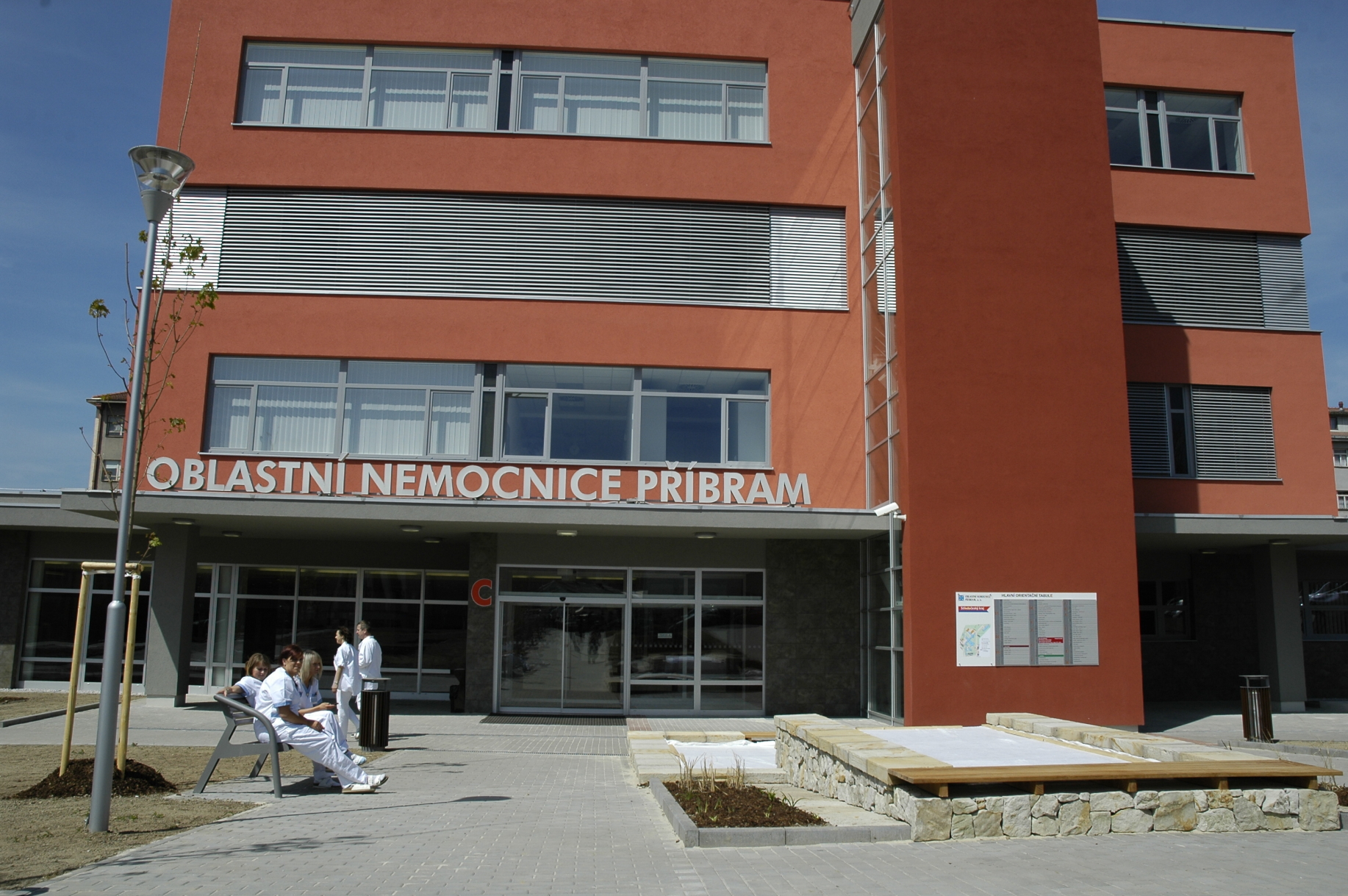 Oblastní nemocnice Příbram má na jednotlivce i firmy velkou prosbu - _DSC5800