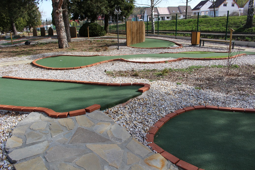 V pondělí se otvírá Adventure golf na Nováku - h%C5%99i%C5%A1t%C4%9B