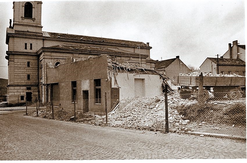Rekonstrukce náměstí J. A. Alise - bour%C3%A1n%C3%AD%20v%20r.1978