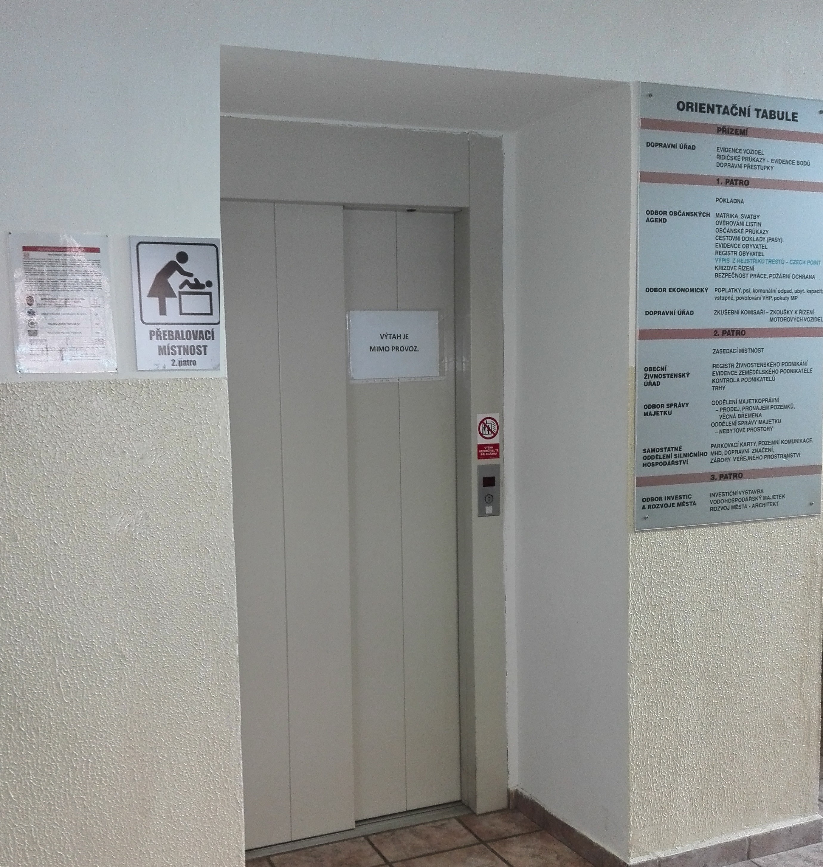 Výtah v budově úřadu je mimo provoz - V%C3%BDtah%203