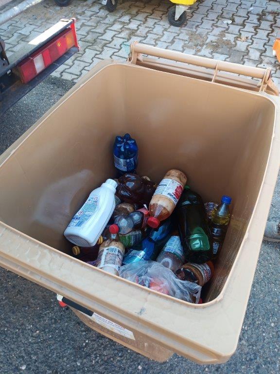 Nádoba na jedlý olej ve Slunné ulici