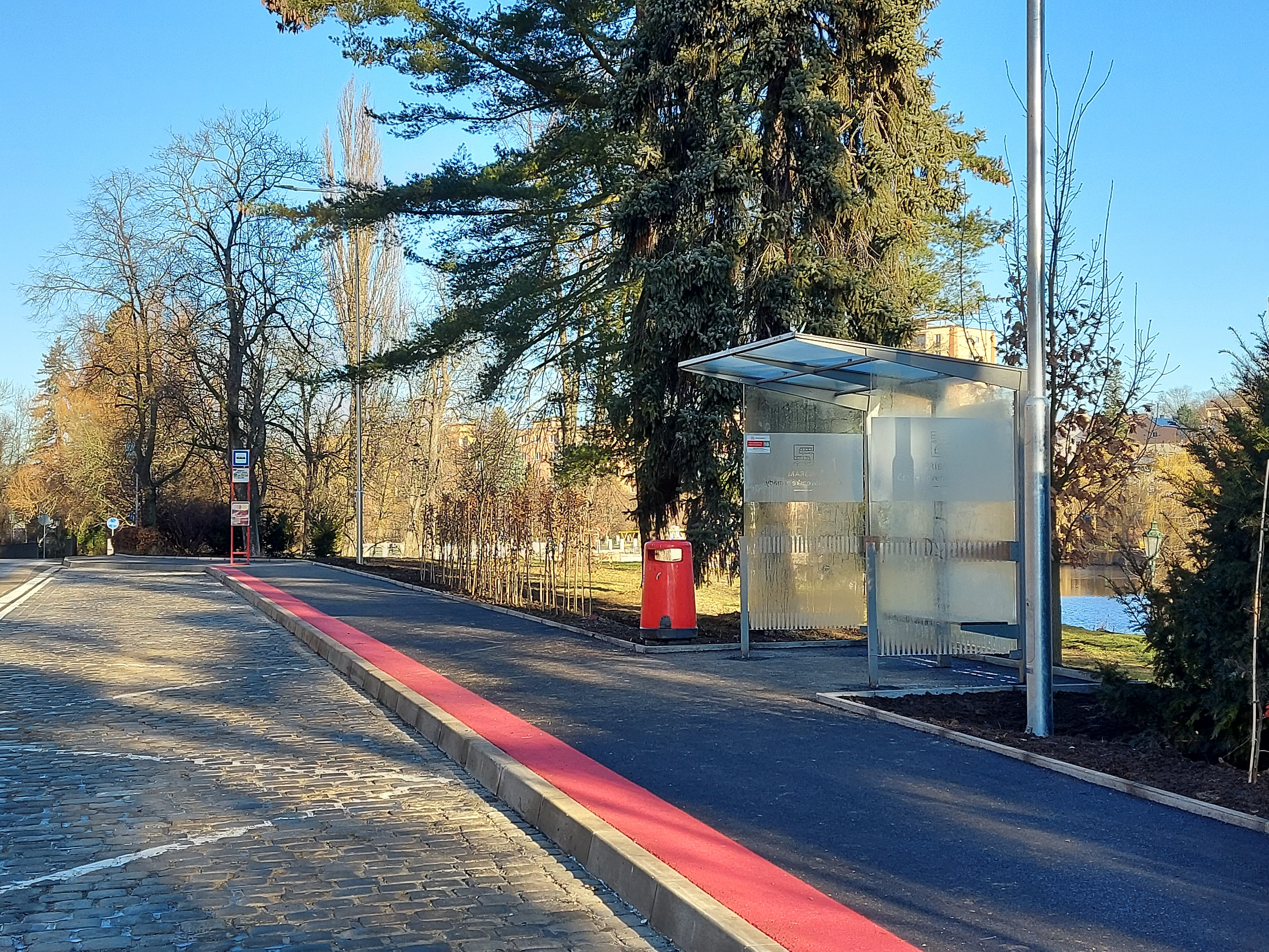 autobusová zastávka opět v provozu
