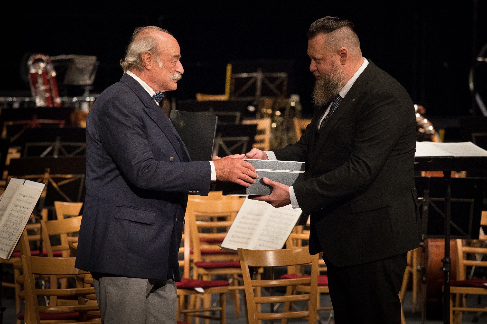 Cenu města Příbrami přebírá Pavel Nový. Zdroj: Hudební festival Antonína Dvořáka, foto: Martin Andrle